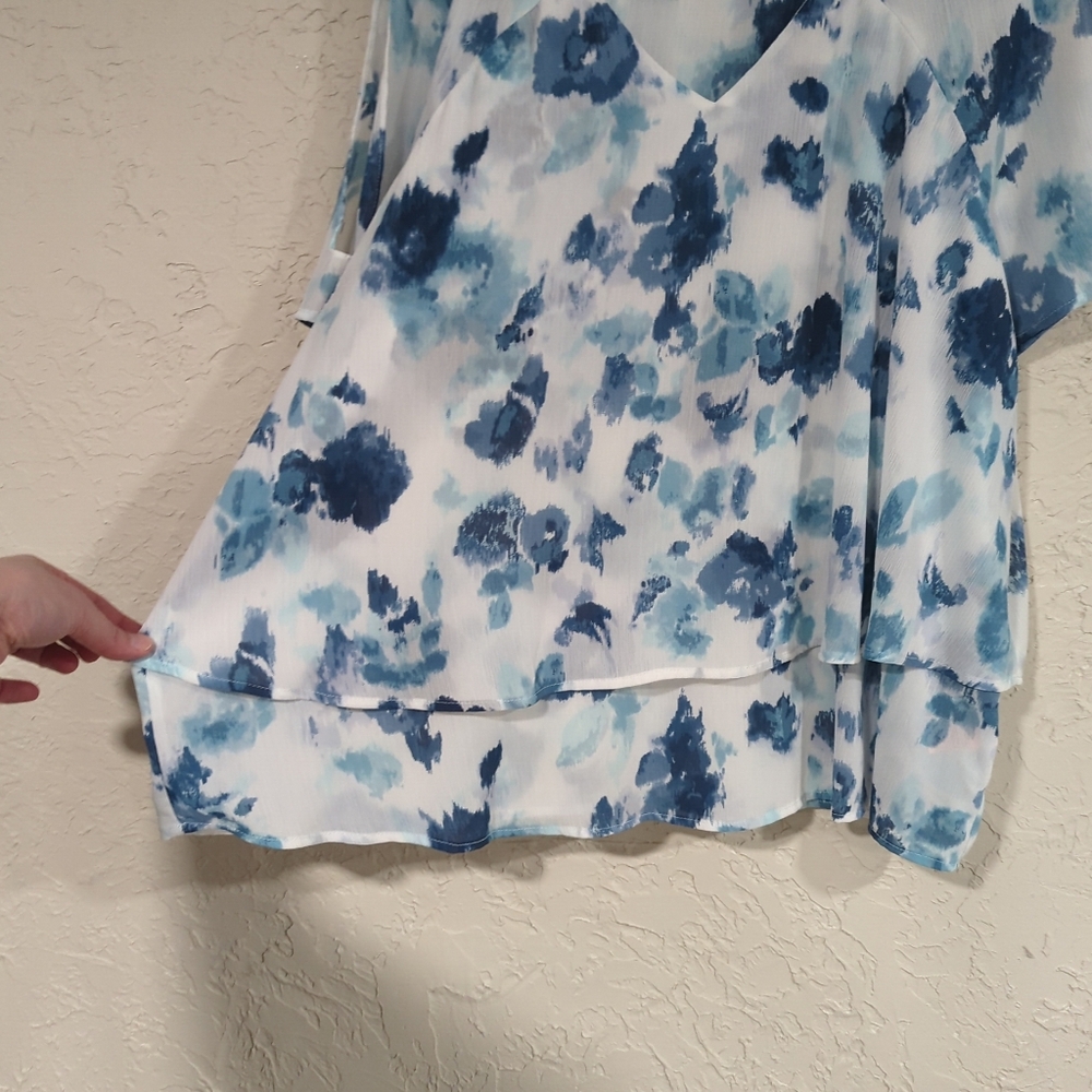 Juicy Couture Blue & White Floral Cold Shoulder Shortsleeve Blouse - Women's XXL - Picture 8 of 14